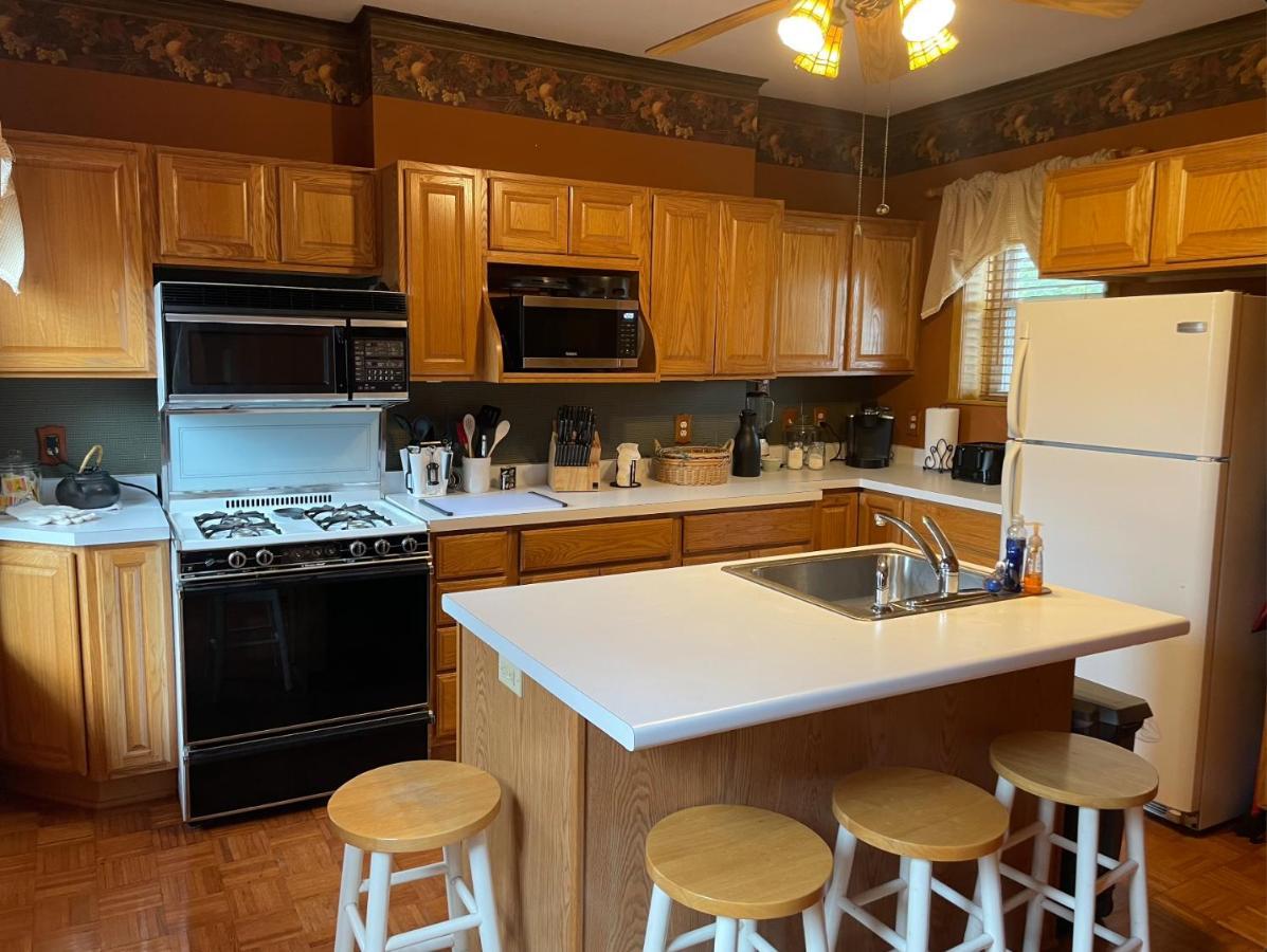 South Broadway Manor B&B - Near Fallingwater, Ohiopyle State Park, Hiking & Biking Trails Gap Scottdale Exteriör bild