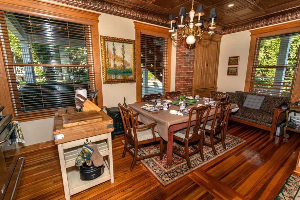 South Broadway Manor B&B - Near Fallingwater, Ohiopyle State Park, Hiking & Biking Trails Gap Scottdale Exteriör bild