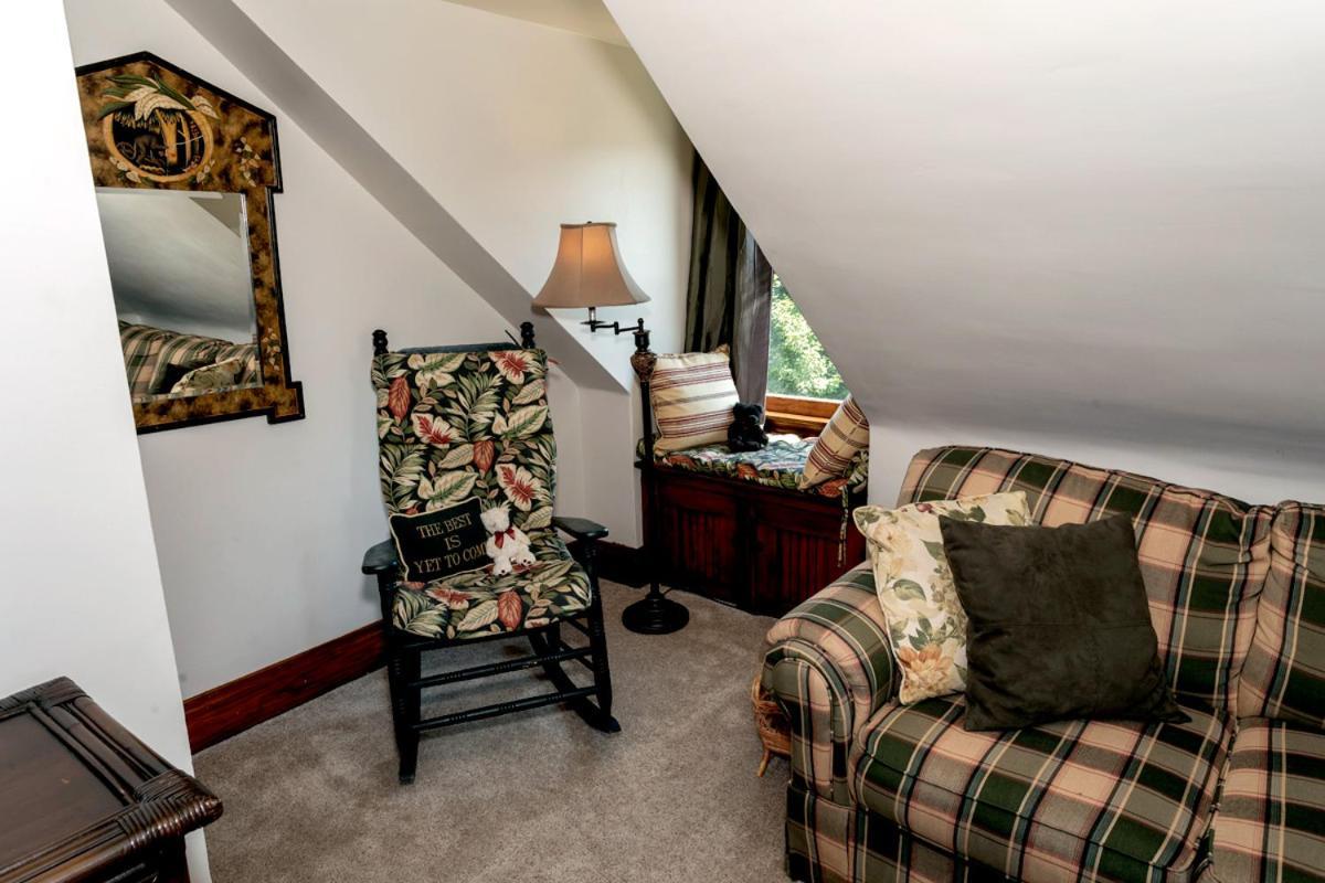 South Broadway Manor B&B - Near Fallingwater, Ohiopyle State Park, Hiking & Biking Trails Gap Scottdale Exteriör bild