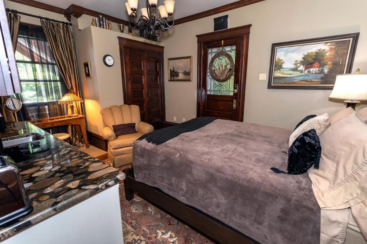 South Broadway Manor B&B - Near Fallingwater, Ohiopyle State Park, Hiking & Biking Trails Gap Scottdale Exteriör bild