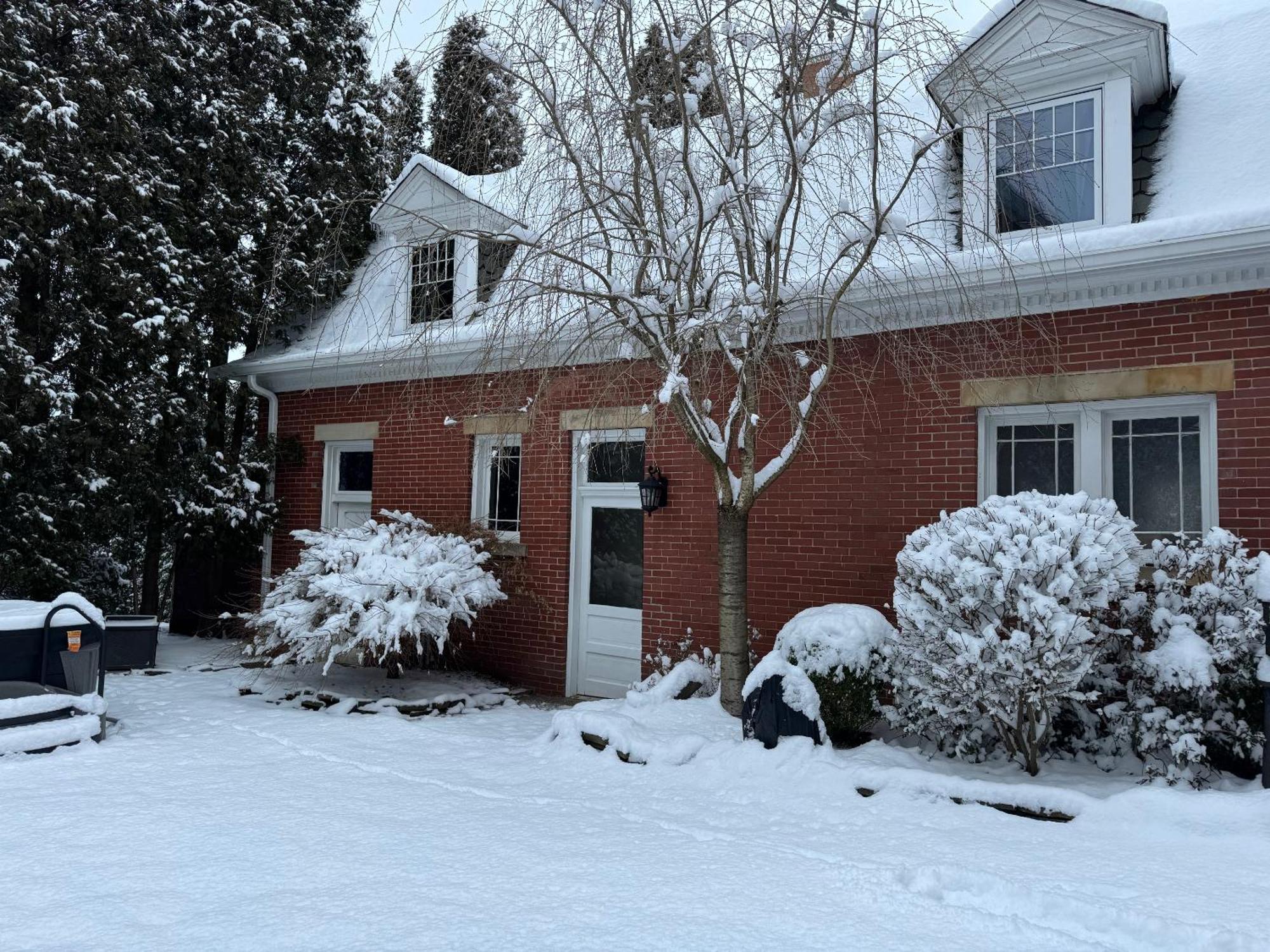 South Broadway Manor B&B - Near Fallingwater, Ohiopyle State Park, Hiking & Biking Trails Gap Scottdale Exteriör bild